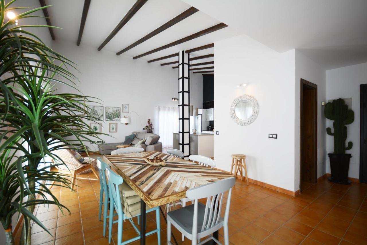 Beautiful Spacious Villa With Private Heated Pool In Лахарес Екстериор снимка