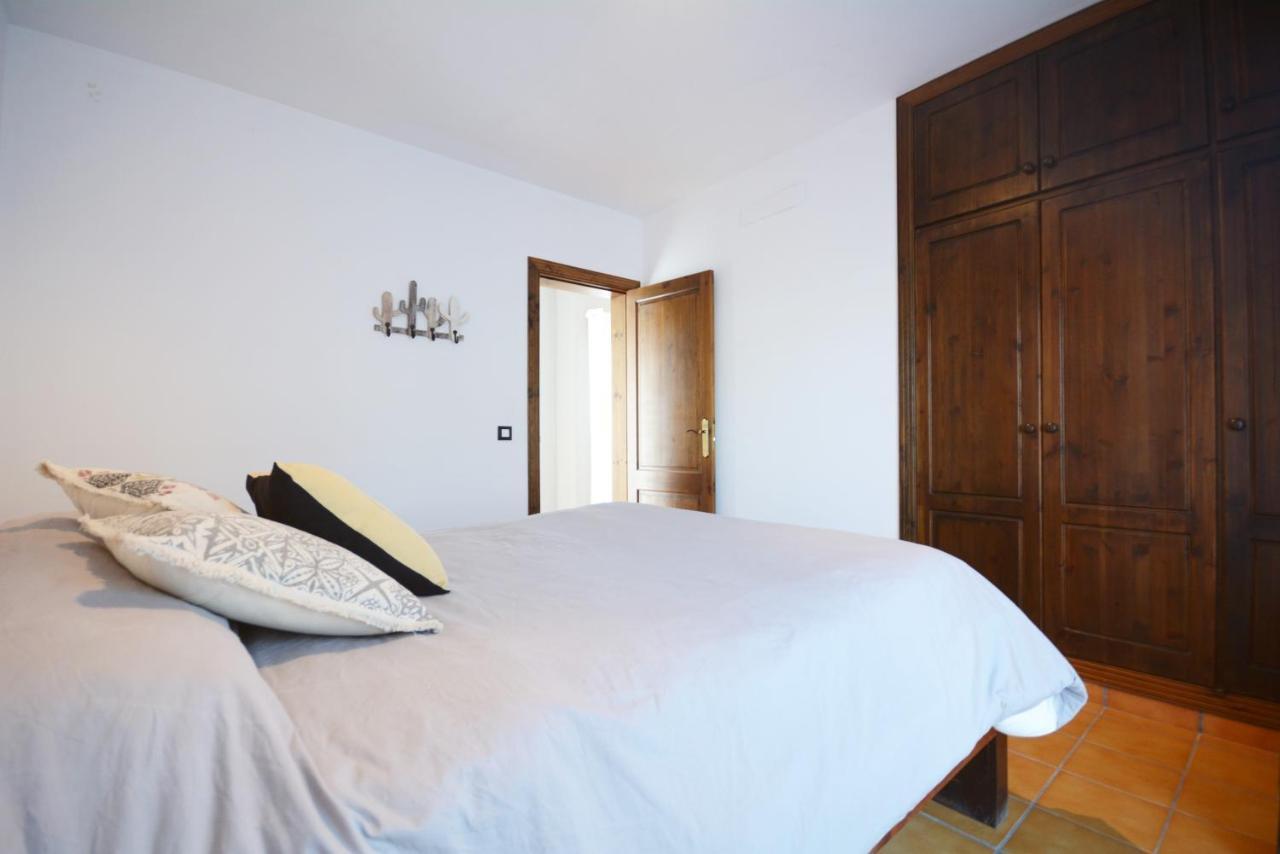 Beautiful Spacious Villa With Private Heated Pool In Лахарес Екстериор снимка