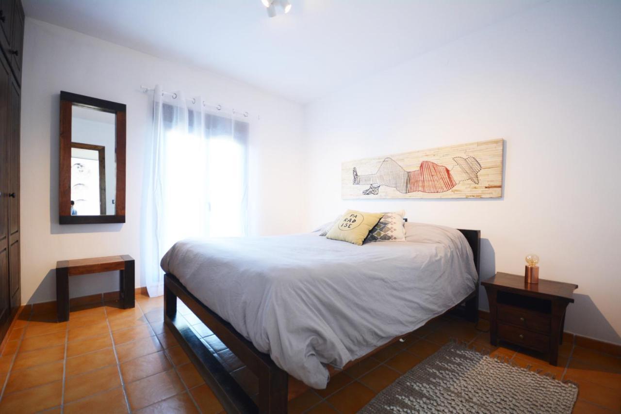 Beautiful Spacious Villa With Private Heated Pool In Лахарес Екстериор снимка
