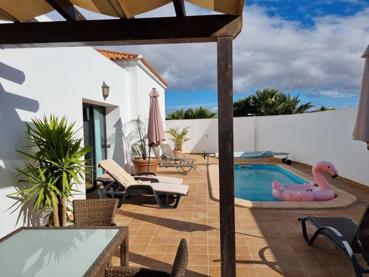 Beautiful Spacious Villa With Private Heated Pool In Лахарес Екстериор снимка
